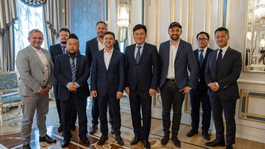 The newly elected President of Ukraine met with the founder of Rakuten